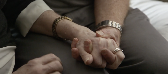 Image - couple holding hands