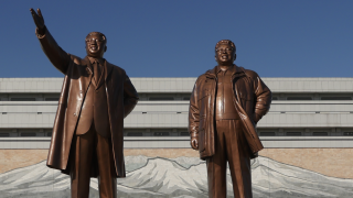 Image - Statues of North Korean leaders
