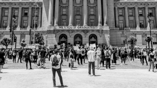 Image - students in front of government building