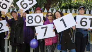 Image - people holding numbers