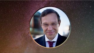 Image - Avi Loeb against starscape backdrop