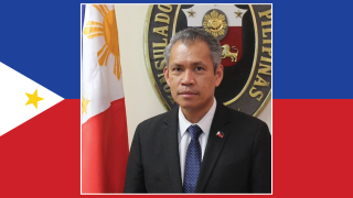 Image - the speaker and Philippine flag